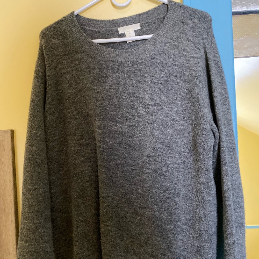 Grey H&M cropped sweater